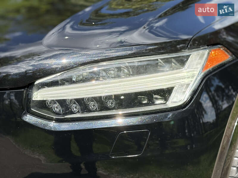 Внедорожник / Кроссовер Volvo XC90 2015 в Киеве