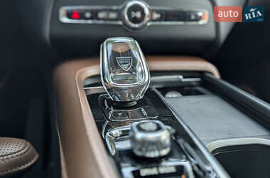 Внедорожник / Кроссовер Volvo XC90 2020 в 