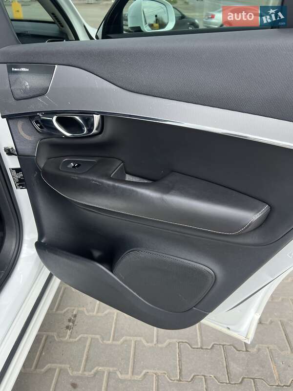 Внедорожник / Кроссовер Volvo XC90 2015 в Черновцах