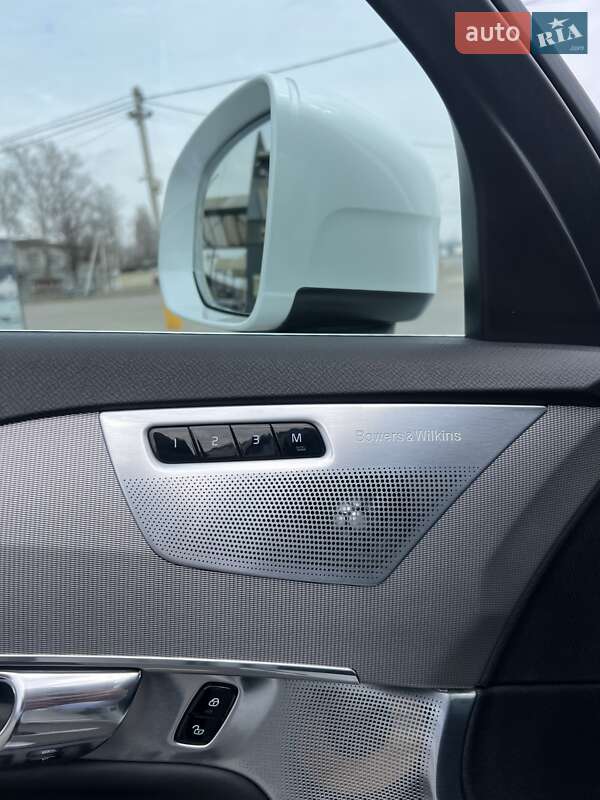 Внедорожник / Кроссовер Volvo XC90 2015 в Черновцах