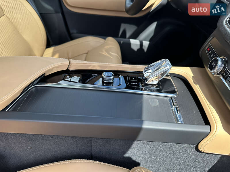 Внедорожник / Кроссовер Volvo XC90 2024 в Ужгороде