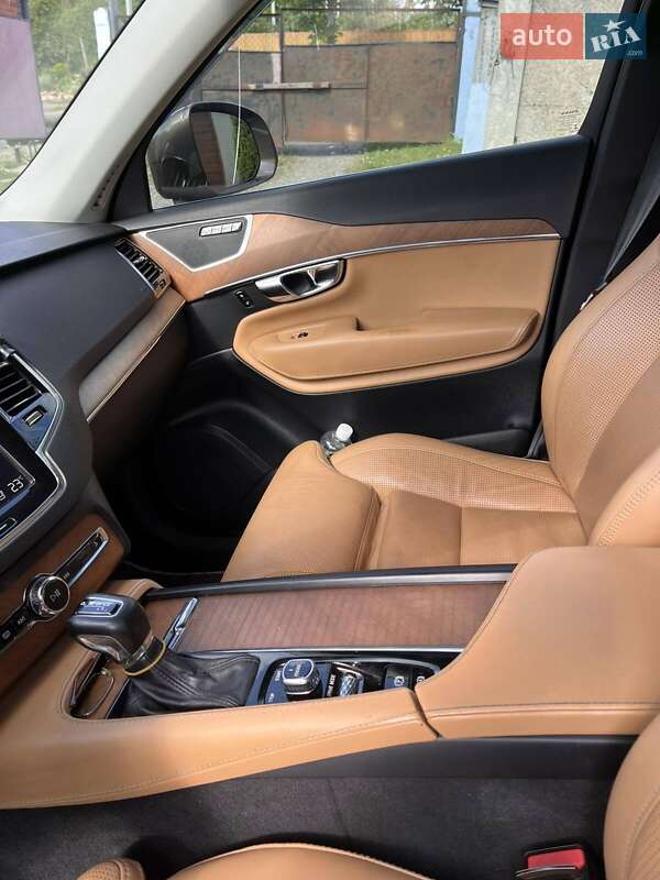 Внедорожник / Кроссовер Volvo XC90 2015 в Тарутине
