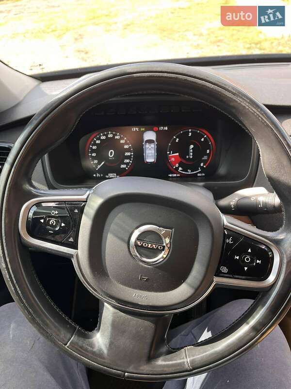 Внедорожник / Кроссовер Volvo XC90 2015 в Тарутине