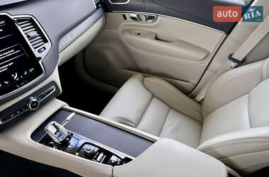 Позашляховик / Кросовер Volvo XC90 2020 в 