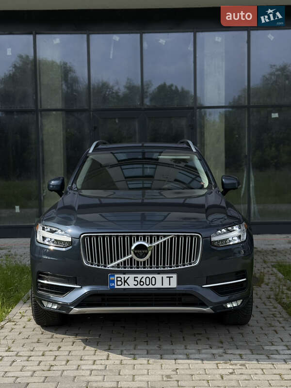 Внедорожник / Кроссовер Volvo XC90 2017 в 