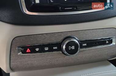 Внедорожник / Кроссовер Volvo XC90 2022 в 