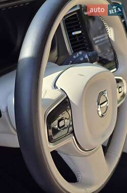 Внедорожник / Кроссовер Volvo XC90 2022 в 