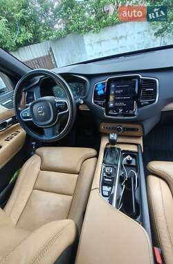 Внедорожник / Кроссовер Volvo XC90 2017 в 