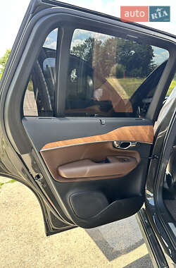 Внедорожник / Кроссовер Volvo XC90 2021 в 