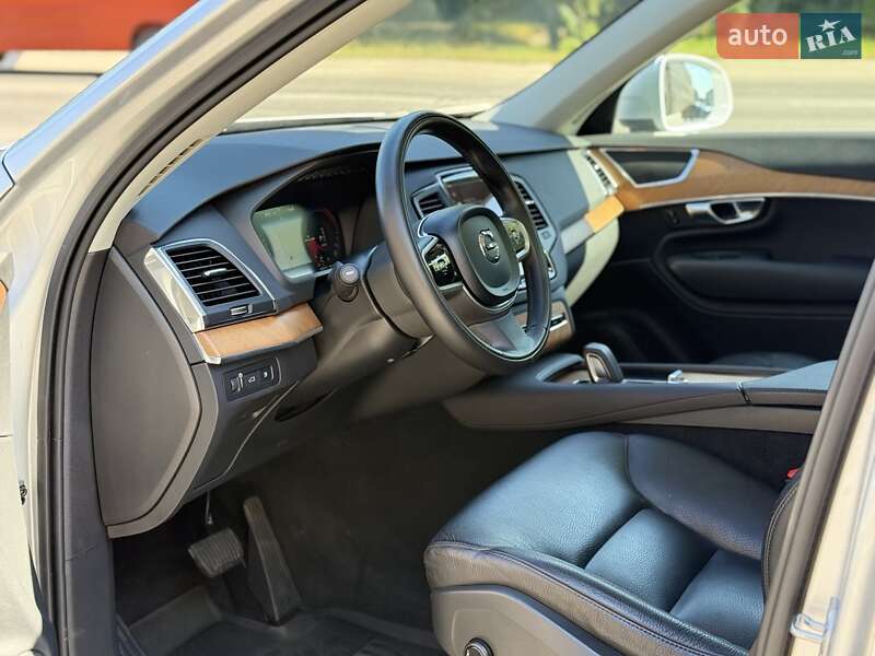 Внедорожник / Кроссовер Volvo XC90 2021 в Киеве