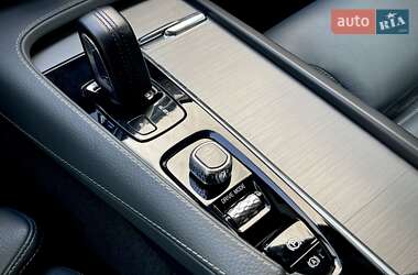 Внедорожник / Кроссовер Volvo XC90 2020 в 