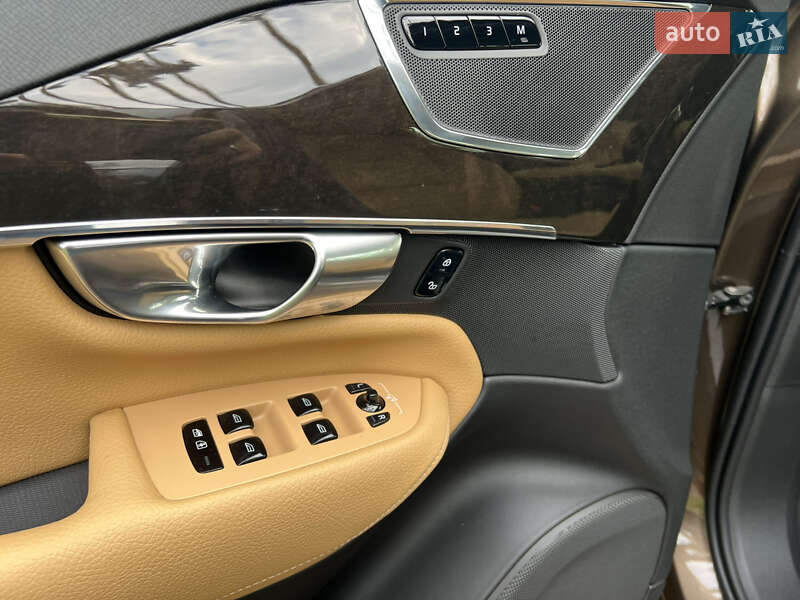 Внедорожник / Кроссовер Volvo XC90 2017 в Киеве