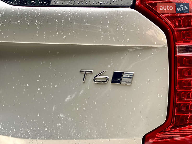 Внедорожник / Кроссовер Volvo XC90 2015 в Киеве