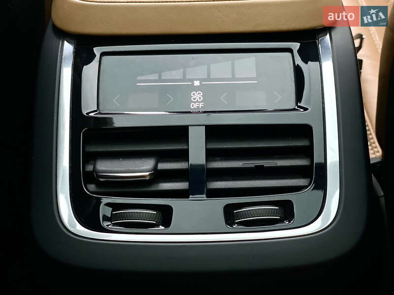 Внедорожник / Кроссовер Volvo XC90 2015 в Киеве