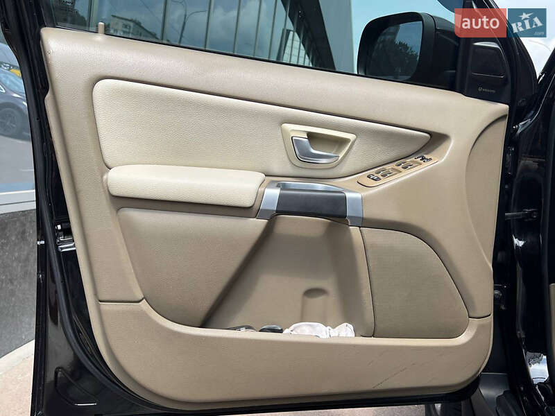 Внедорожник / Кроссовер Volvo XC90 2010 в Киеве