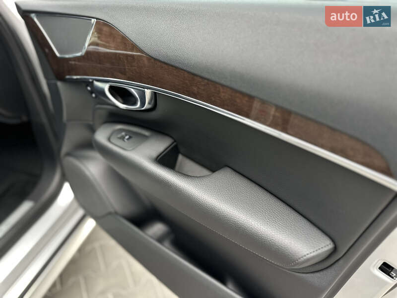 Внедорожник / Кроссовер Volvo XC90 2016 в Владимире