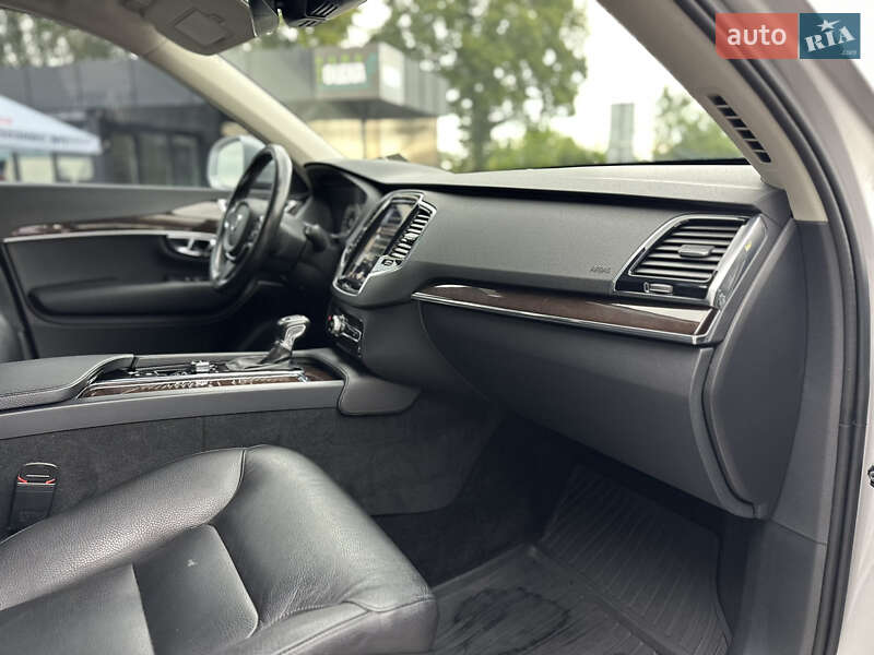Внедорожник / Кроссовер Volvo XC90 2016 в Владимире