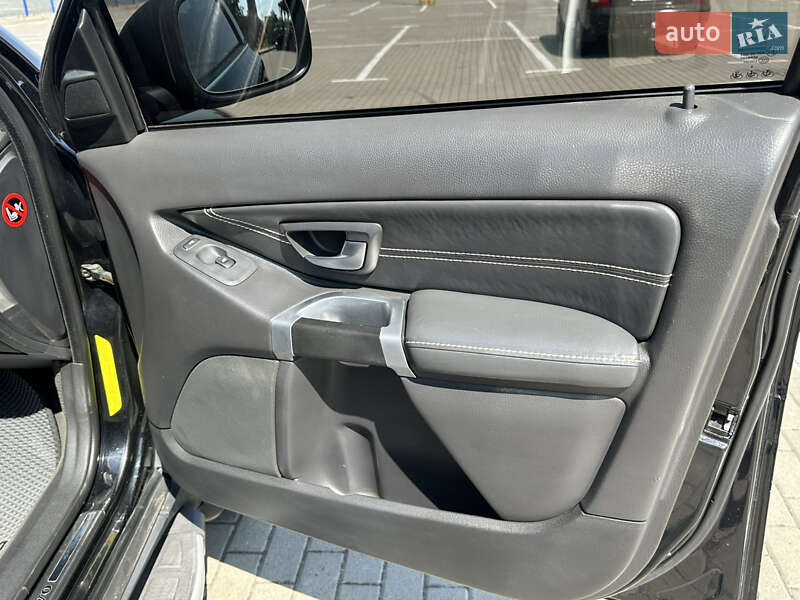 Внедорожник / Кроссовер Volvo XC90 2006 в Нововолынске