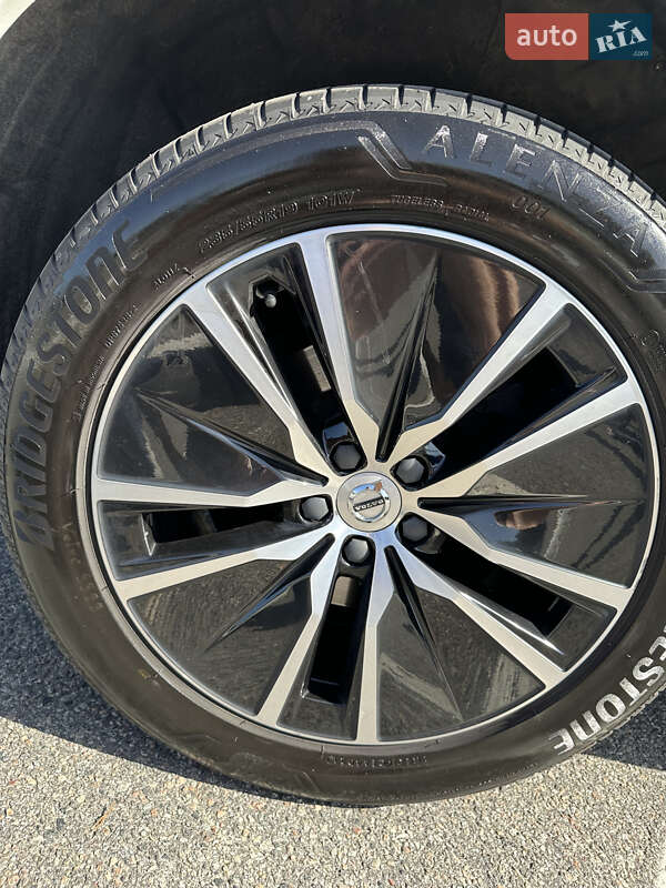 Внедорожник / Кроссовер Volvo XC90 2019 в Киеве