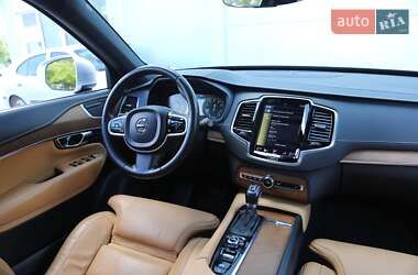 Внедорожник / Кроссовер Volvo XC90 2017 в 