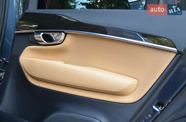 Внедорожник / Кроссовер Volvo XC90 2018 в 