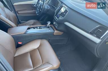 Внедорожник / Кроссовер Volvo XC90 2019 в 