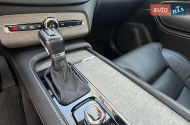 Внедорожник / Кроссовер Volvo XC90 2019 в 