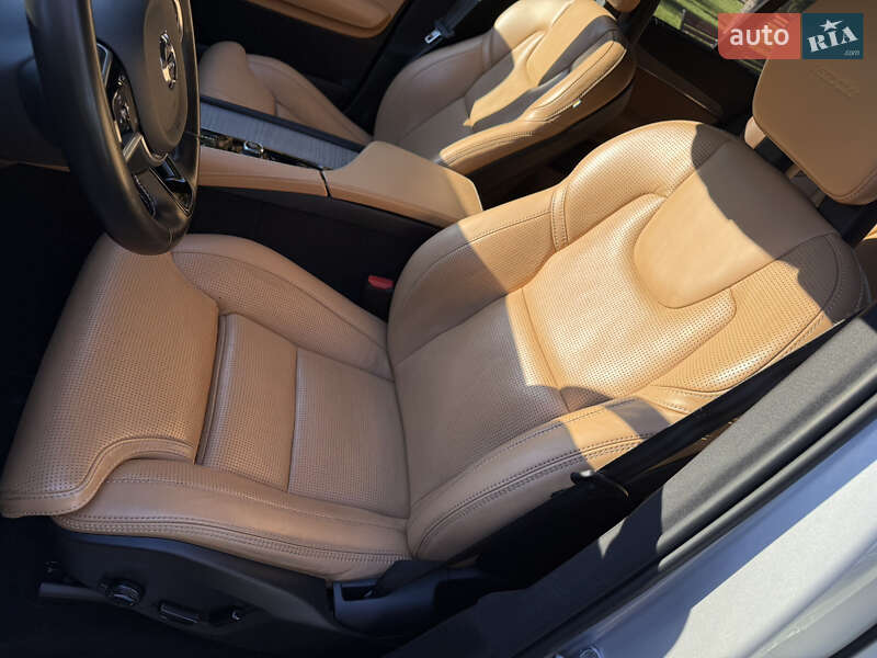 Внедорожник / Кроссовер Volvo XC90 2019 в Киеве фото 40 Внедорожник / Кроссовер Volvo XC90 2019 в Киеве
