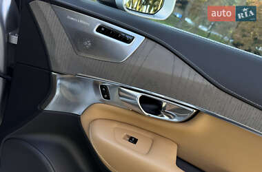 Позашляховик / Кросовер Volvo XC90 2019 в  фото 53 Позашляховик / Кросовер Volvo XC90 2019 в