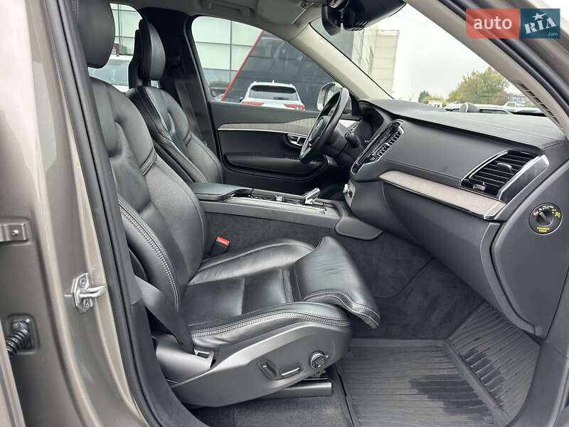 Внедорожник / Кроссовер Volvo XC90 2021 в Киеве
