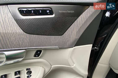 Внедорожник / Кроссовер Volvo XC90 2023 в 