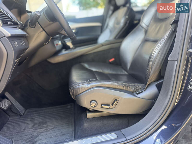 Внедорожник / Кроссовер Volvo XC90 2015 в Киеве