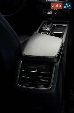 Внедорожник / Кроссовер Volvo XC90 2021 в 
