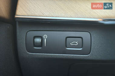 Внедорожник / Кроссовер Volvo XC90 2022 в 