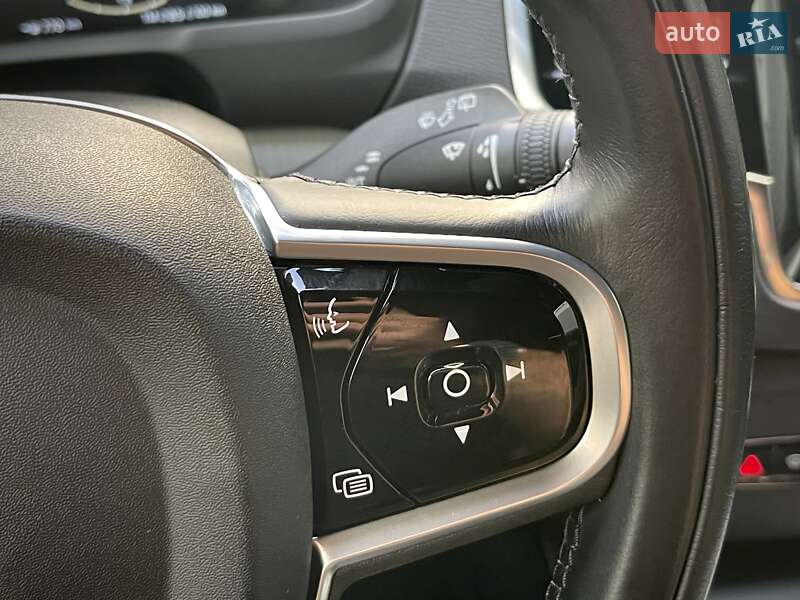 Внедорожник / Кроссовер Volvo XC90 2020 в Киеве
