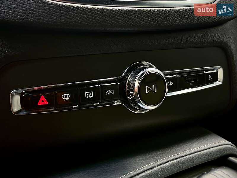 Внедорожник / Кроссовер Volvo XC90 2020 в Киеве