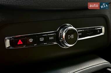 Позашляховик / Кросовер Volvo XC90 2020 в  фото 42 Позашляховик / Кросовер Volvo XC90 2020 в