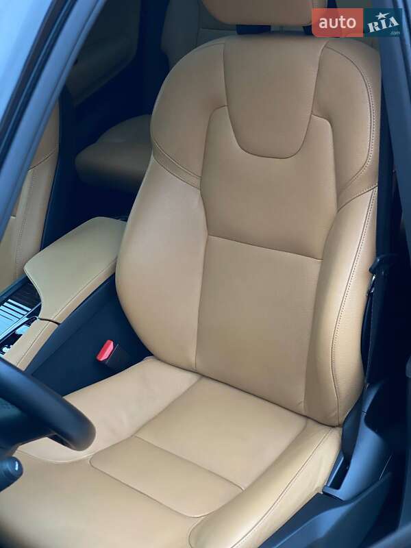 Внедорожник / Кроссовер Volvo XC90 2015 в Киеве