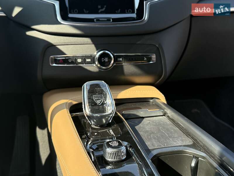 Внедорожник / Кроссовер Volvo XC90 2021 в Киеве