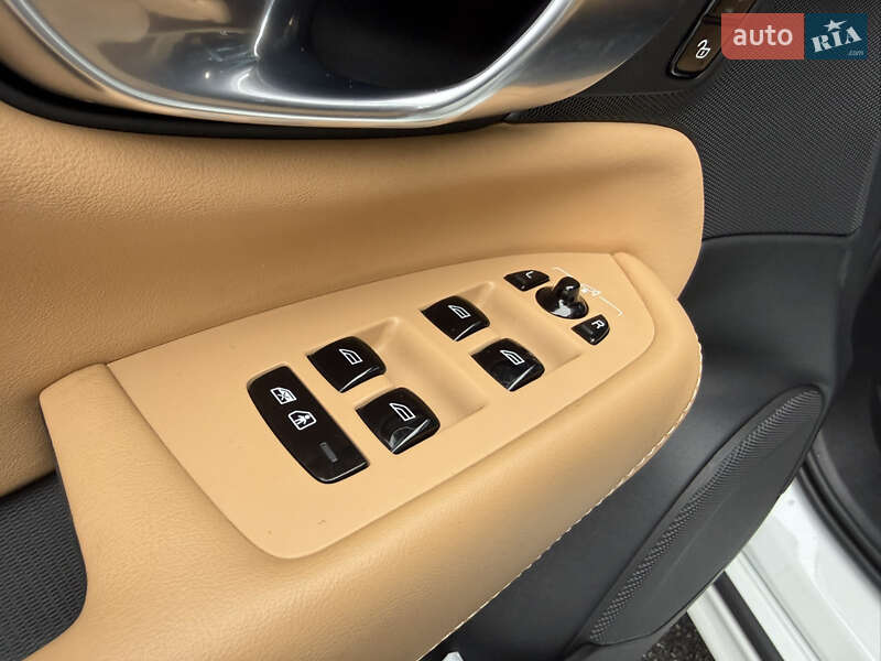 Внедорожник / Кроссовер Volvo XC90 2023 в Киеве