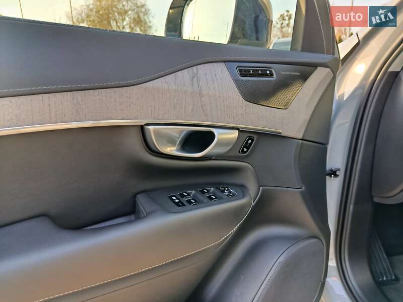 Внедорожник / Кроссовер Volvo XC90 2024 в Киеве