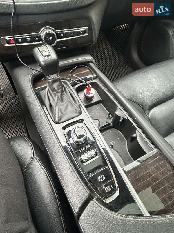 Внедорожник / Кроссовер Volvo XC90 2018 в Киеве