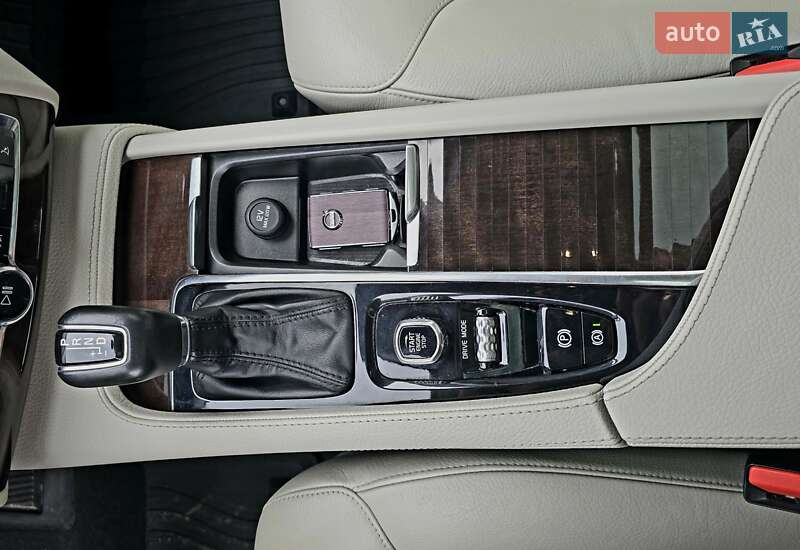 Внедорожник / Кроссовер Volvo XC90 2018 в Ивано-Франковске