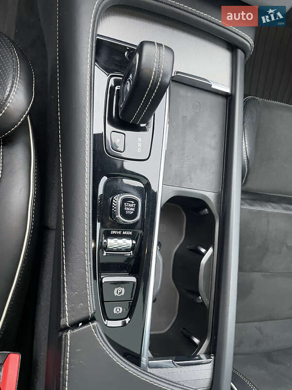 Внедорожник / Кроссовер Volvo XC90 2020 в Днепре фото 47 Внедорожник / Кроссовер Volvo XC90 2020 в Днепре