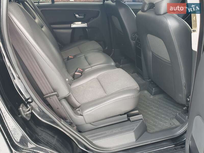 Внедорожник / Кроссовер Volvo XC90 2004 в Косове