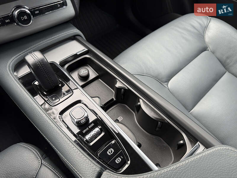 Внедорожник / Кроссовер Volvo XC90 2020 в Киеве фото 114 Внедорожник / Кроссовер Volvo XC90 2020 в Киеве