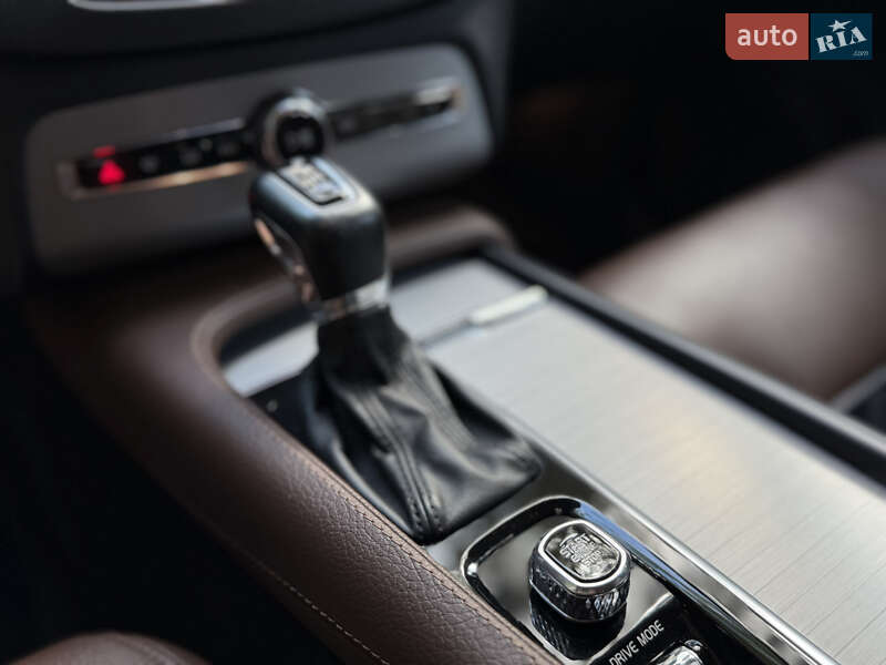 Позашляховик / Кросовер Volvo XC90 2019 в Чернівцях