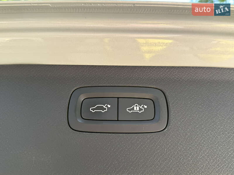 Позашляховик / Кросовер Volvo XC90 2019 в Чернівцях