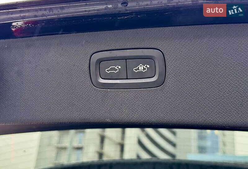 Внедорожник / Кроссовер Volvo XC90 2016 в Киеве