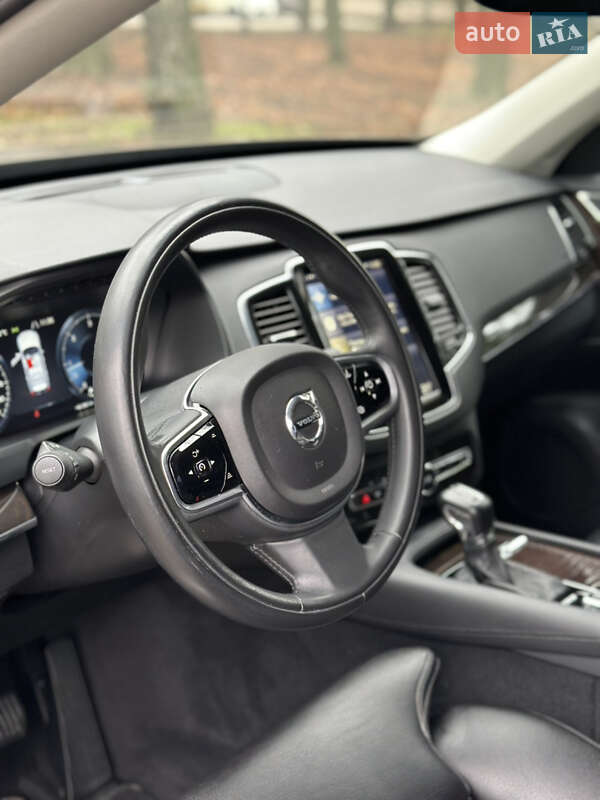 Внедорожник / Кроссовер Volvo XC90 2017 в Киеве